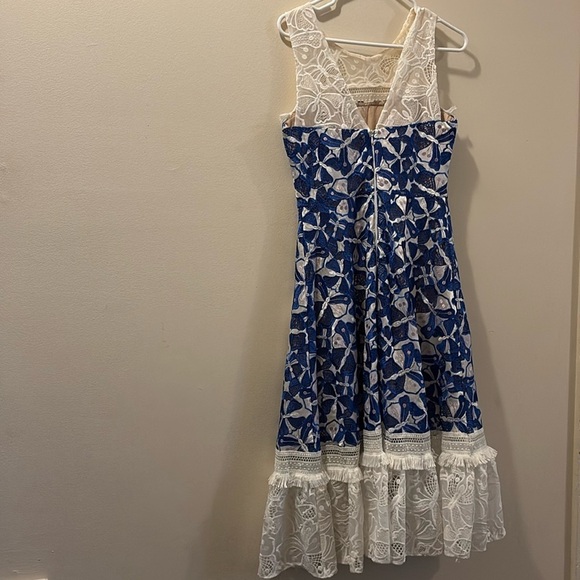 Belle Badgley Mischka Blue and Cream Lace Dress - women’s size 4 - Picture 9 of 9